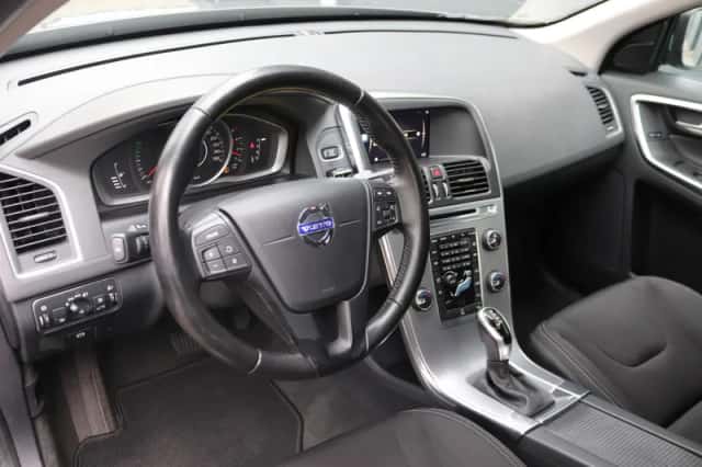 Volvo XC60 (2017) thumbnail 9