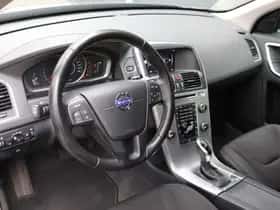 Volvo XC60 (2017) thumbnail 9