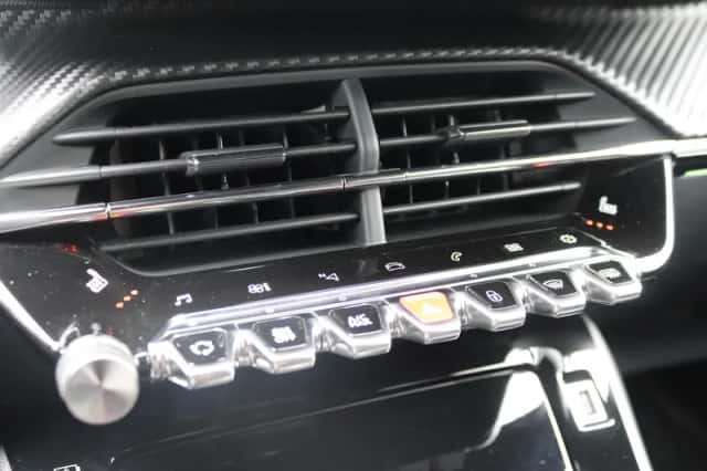 Peugeot 2008 (2020) thumbnail 16