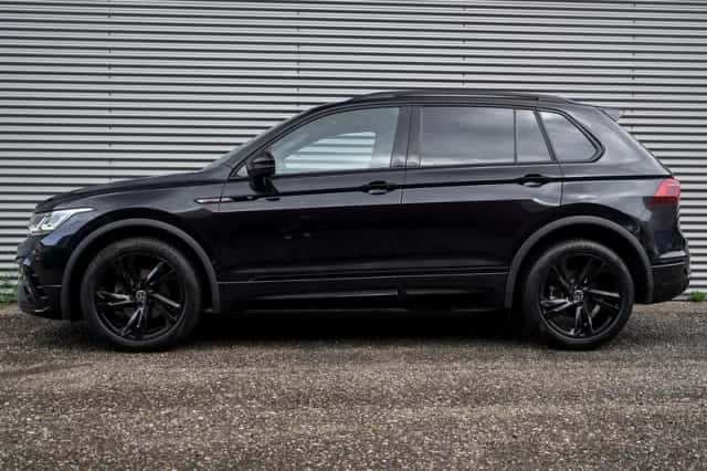 Volkswagen Tiguan (2021) thumbnail 3