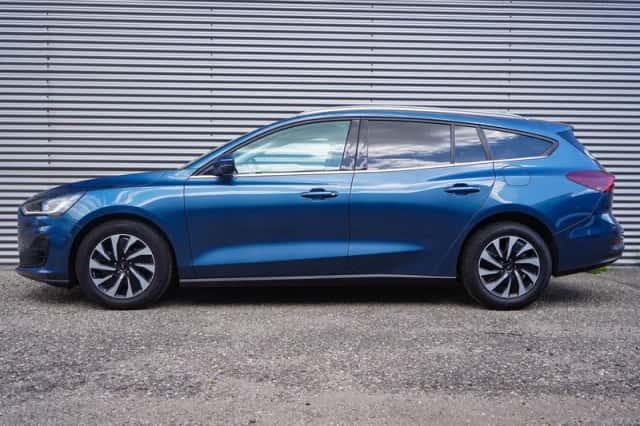 Ford Focus (2022) thumbnail 3