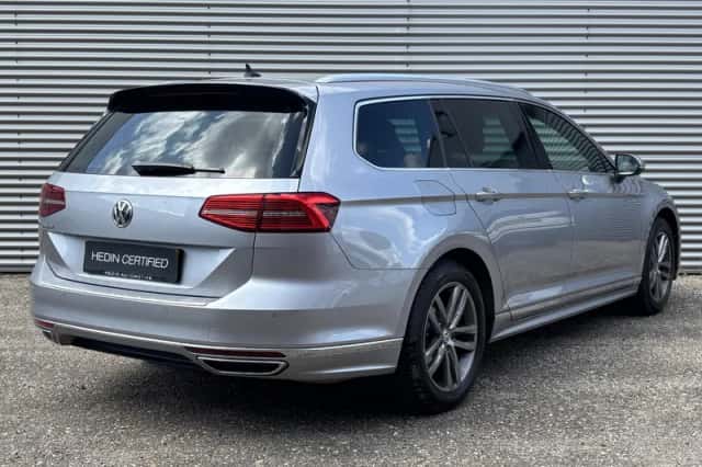 Volkswagen Passat (2019) thumbnail 2