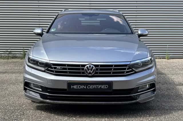 Volkswagen Passat (2019) thumbnail 4