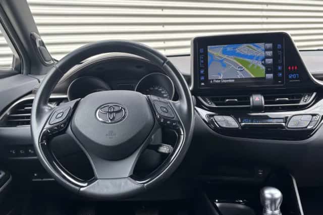 Toyota C-HR (2019) thumbnail 12