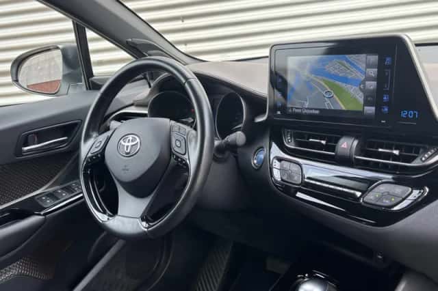 Toyota C-HR (2019) thumbnail 13