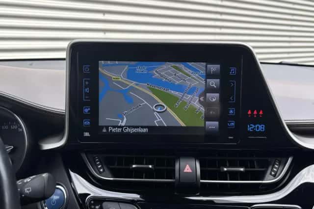 Toyota C-HR (2019) thumbnail 16