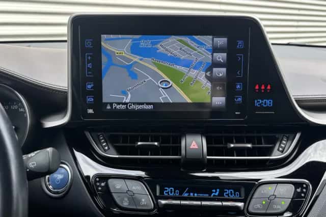 Toyota C-HR (2019) thumbnail 17