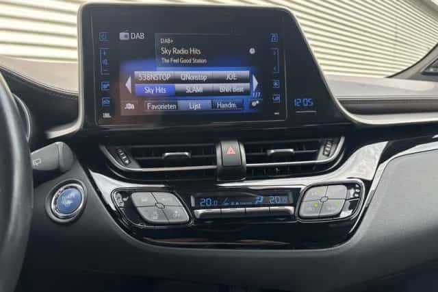 Toyota C-HR (2019) thumbnail 19