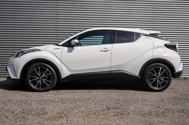 Toyota C-HR (2019) thumbnail 3