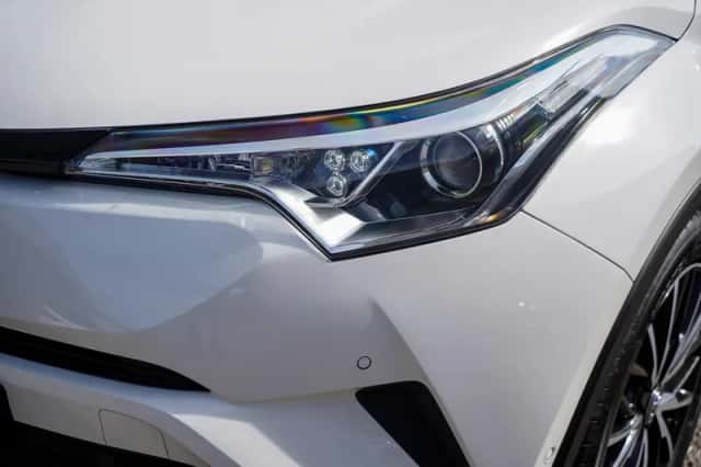 Toyota C-HR (2019) thumbnail 4