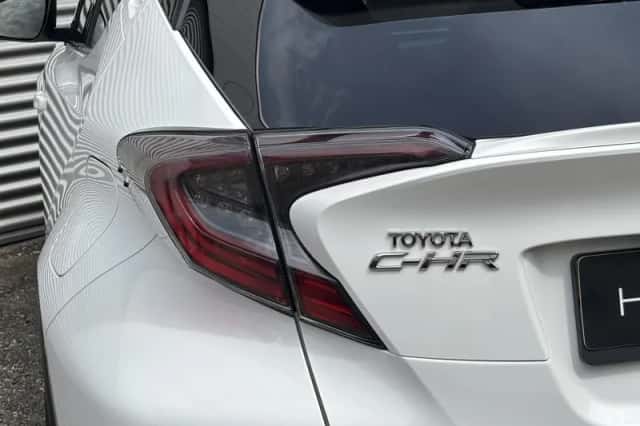 Toyota C-HR (2019) thumbnail 8
