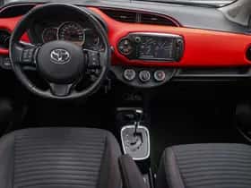 Toyota Yaris (2015) thumbnail 12