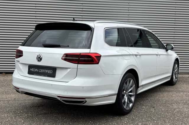 Volkswagen Passat (2019) thumbnail 2