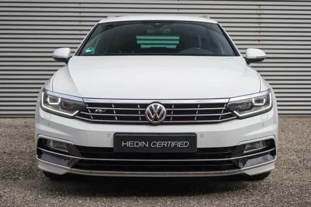 Volkswagen Passat (2019) thumbnail 2