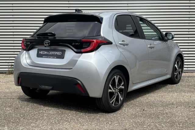 Toyota Yaris (2025) thumbnail 2