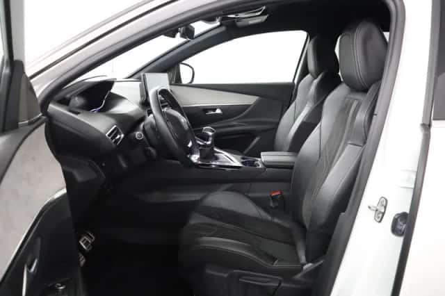 Peugeot 3008 (2021) thumbnail 5