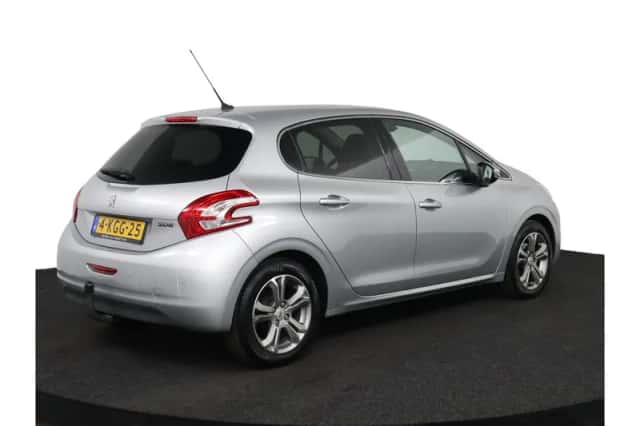 Peugeot 208 (2013) thumbnail 2