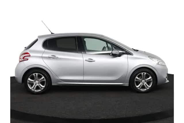 Peugeot 208 (2013) thumbnail 12