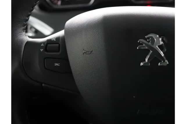 Peugeot 208 (2013) thumbnail 16