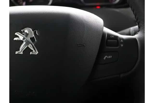 Peugeot 208 (2013) thumbnail 17