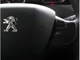 Peugeot 208 (2013) thumbnail 17