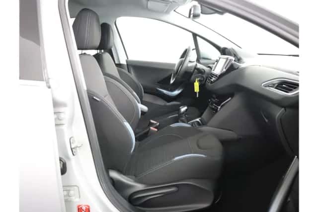 Peugeot 208 (2013) thumbnail 18
