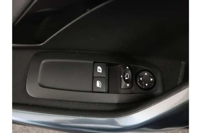 Peugeot 208 (2013) thumbnail 23