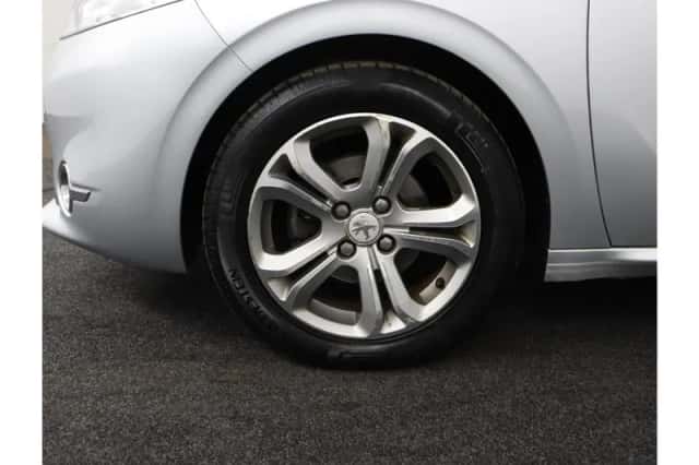 Peugeot 208 (2013) thumbnail 30