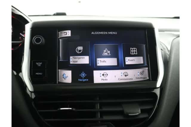 Peugeot 208 (2013) thumbnail 36