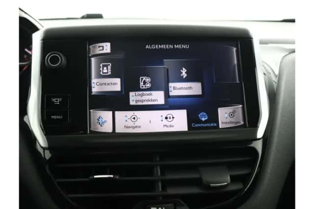 Peugeot 208 (2013) thumbnail 38