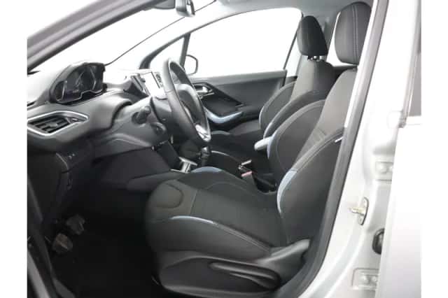 Peugeot 208 (2013) thumbnail 5