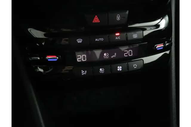 Peugeot 208 (2013) thumbnail 8