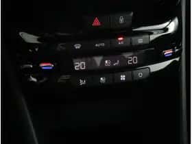Peugeot 208 (2013) thumbnail 8