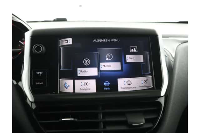 Peugeot 208 (2013) thumbnail 9