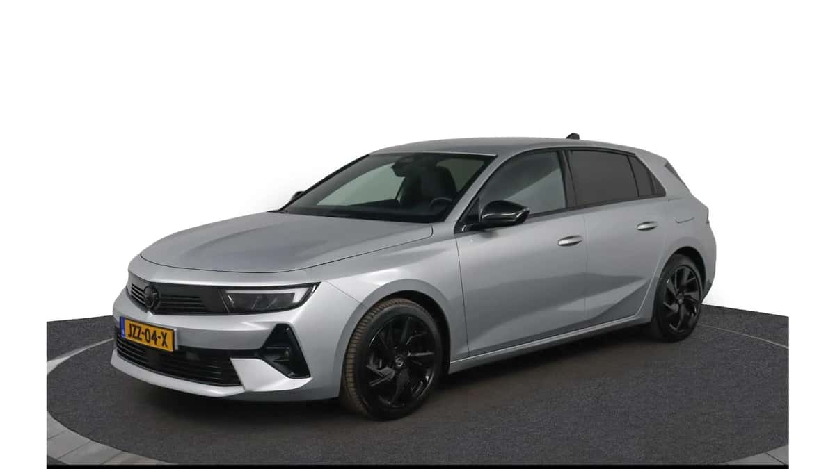 Opel Astra (2022) — foto 1