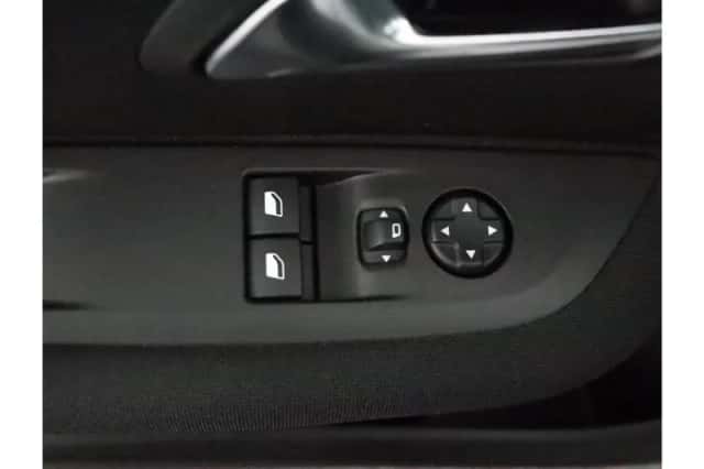 Peugeot 208 (2022) thumbnail 34
