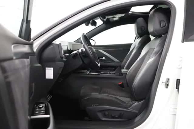 Opel Astra (2022) thumbnail 5