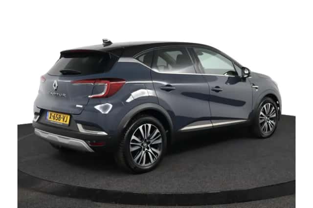 Renault Captur (2021) thumbnail 2