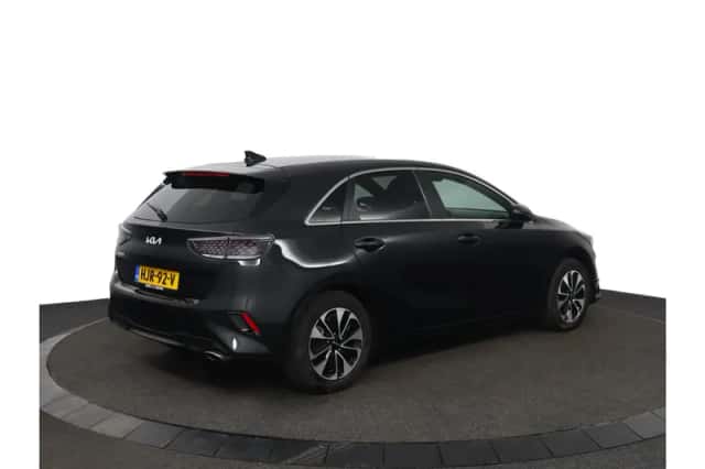 Kia Ceed (2025) thumbnail 2