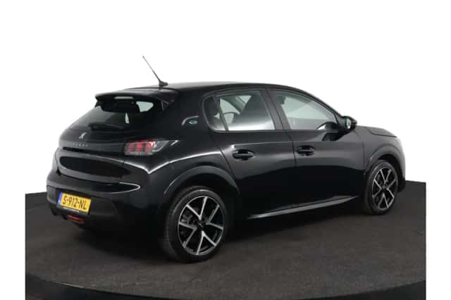 Peugeot e-208 (2023) thumbnail 2