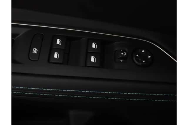 Peugeot 3008 (2021) thumbnail 21