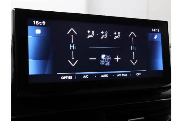 Peugeot 3008 (2021) thumbnail 8
