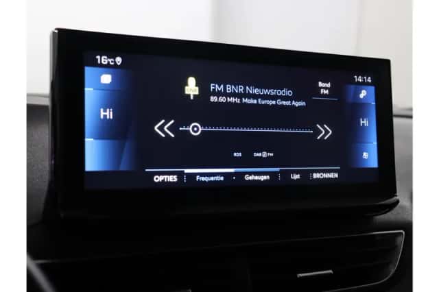 Peugeot 3008 (2021) thumbnail 9
