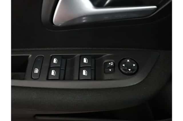 Peugeot 208 (2021) thumbnail 22