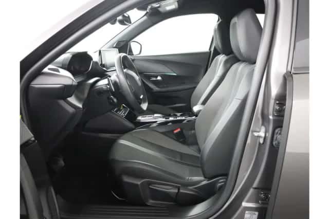 Peugeot 2008 (2023) thumbnail 5
