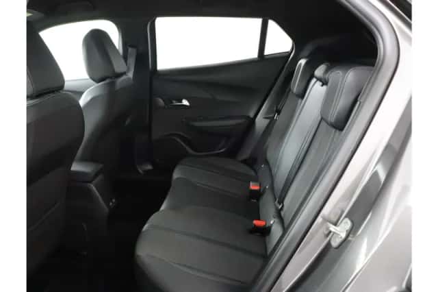 Peugeot 2008 (2023) thumbnail 6