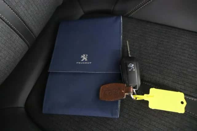 Peugeot 5008 (2020) thumbnail 9