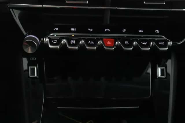 Peugeot 208 (2021) thumbnail 39