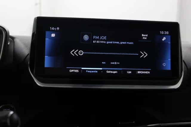 Peugeot 208 (2021) thumbnail 9