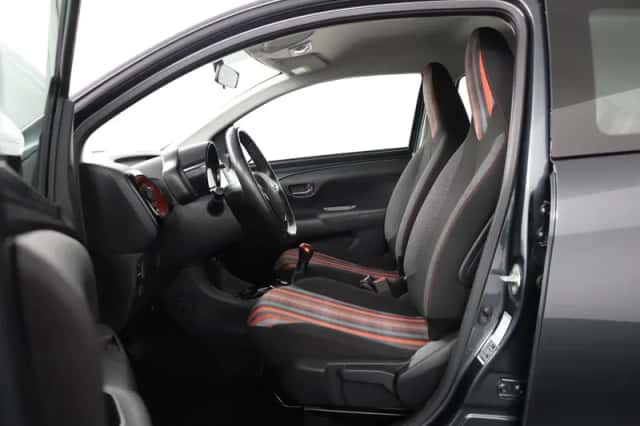 Peugeot 108 (2021) thumbnail 5